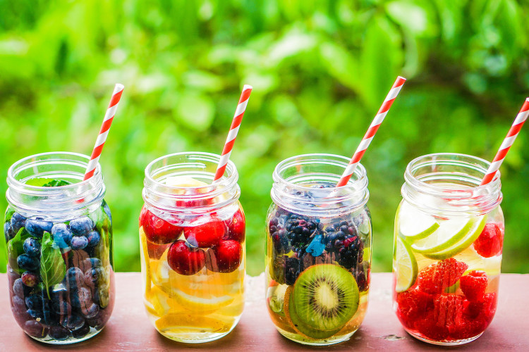 Detox water health benefits and easy recipe – all you want to know