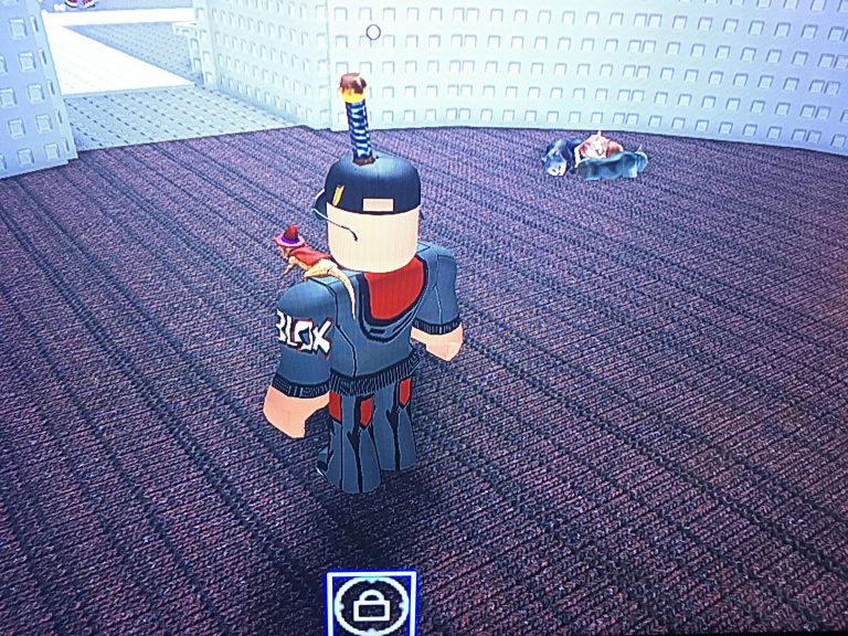 How to shift lock on roblox irn post hiswai