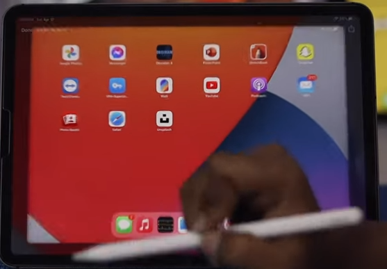 How to Take a Screenshot on iPad Using an Apple Pencil 