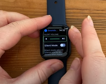 How to Turn the Volume Up and Down on your Apple Watch