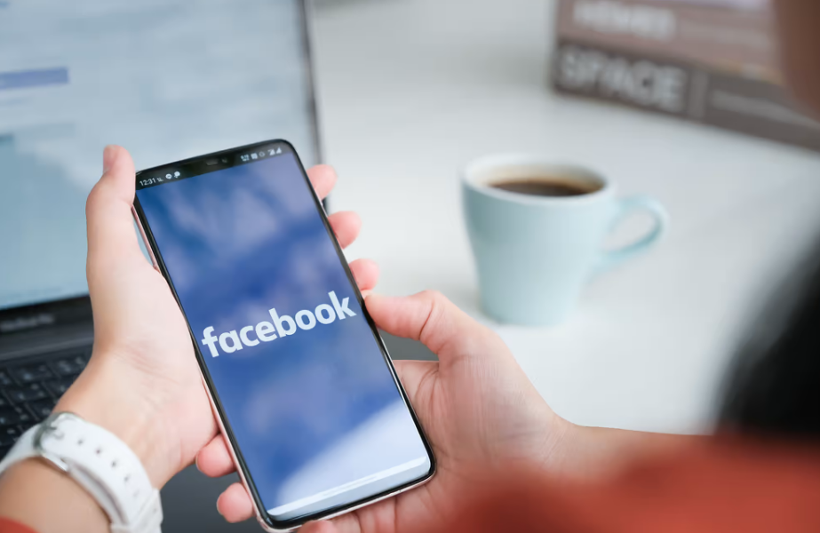 How to add a shortcut on facebook on your android